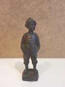 figurka z brązu chłopiec w czapce