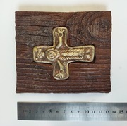 Krzyż wzorowany na średniowiecznym enkolpionie