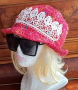 Szydelkowy kapelusik wiosenno-jesienny dla pań 