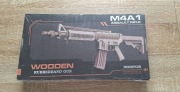 drewniany model karabinu szturmowego M4A1