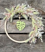 Wianek z monsterą, rękodzieło, suszone rośliny, boho zawieszka