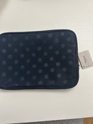 Nowa kosmetyczka PARSA Beauty – granatowa w groszki, elegancka i pojemna