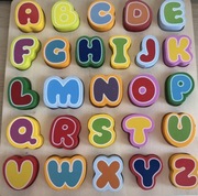 Alfabet do nauki liter dla dzieci drewniany 30x30 cm