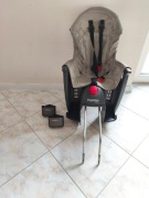 Fotelik HAMAX Siesta Premium z dodatkowym mocowaniem i płaszczem