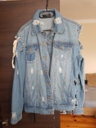 Modna jeansowa katana kurtka z przetarciami