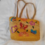 Koszyk (torba) słomkowy kolorowy z motywem motyli