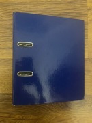 Segregator z dźwignią na duże karteczki