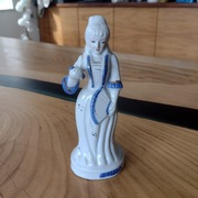 Figurka porcelanowa kobieta dama z wachlarzem