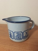 Emaliowany garnek do mleka duży kubek z dziubkiem vintage retro