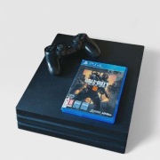 PS4Pro 1TB CUH-7216B +pad +gra.