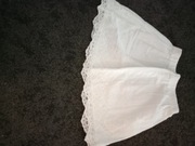 Spódnica haftowana z płótna.Prawie nowa.