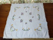 Ręcznie haftowana serweta 72x72