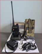 RADIOTELEFON BAOFENG UV-5R 5W HT AKCESORIA XXL BOX ST BDB +ŁADOWNICA