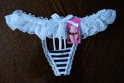 Kup 3 rzeczy zapłać za 2,białe czarne koronkowe stringi majtki XS 34 S 36 b