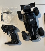Zdalnie sterowany samochód terenowy typu RC (Radio Controlled)