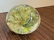 Śliczny szklany przycisk do papieru CUDO 