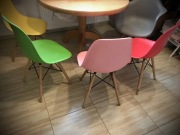Krzesła kolorowe plastikowe