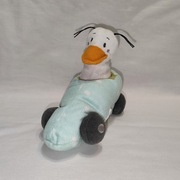 M176 Maskotka Kaczuszka w samochodzie z grzechotką