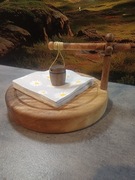 Ręcznie toczony drewniany serwetnik z orzecha typu żuraw | Handmade