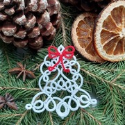 Koronkowa dekoracja na choinkę Biały dzwonek