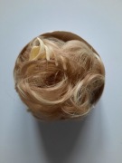 Klamra do włosów z blond kokiem