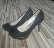 Czarne szpilki na platformie 