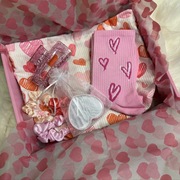 Różowy zestaw w serduszka dla niej  