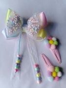 spinki do włosów z kokardką i kwiatami. Kolor: tęczowy