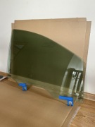 Prawa przednia szyba drzwi Chrysler Pacifica 2016