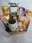 Zestaw upominkowy- Pudełko słodkości, kawa Lavazza Oro, latarenka solarna  