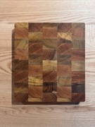 Deska sztorcowa do krojenia z czerwonego dębu i akacji 32x29x3