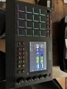 Sampler/Groovebox Akai Mpc Live 2 + futerał 