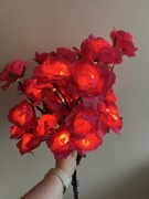 Piękny świecący bukiet róż - dekoracja dom / ogród