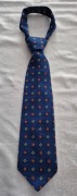 Krawat męski granatowy marki Sunset Suits we wzór geometryczny.