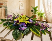 Wiązanka stroik  ze sztucznych kwiatów na cmentarz  grób