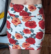 używana spódnica do kolan firmy Forewer 21 stan bdb rozmiar M