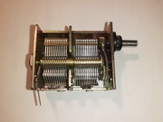 KONDENSATOR zmienny STROJENIOWY 2x320pF NOS