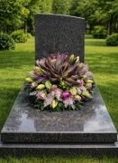 Kompozycja nagrobna z egzotycznym piankowym kwiatem 