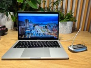 MacBook Pro 15,2 Intel Core i5 + Magic Mouse