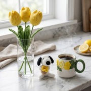 Ręcznie Robiony Zestaw 3w1: Bukiet Tulipanów + Piesek Amigurumi + Kubek