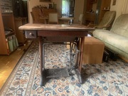 Stara maszyna do szycia Singer ze stolikiem