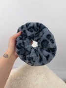 Duża gumka scrunchie do włosów szara panterka frotka puszysta ozdobna