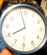 Zegar Ścienny TFA Sterowany radiowo 31 Aluminiowy Mat. Szkło Płynący Cichy