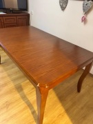 Stół ciemny drewniany