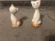 Porcelanowe koty.