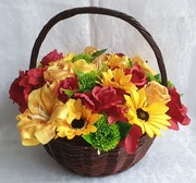 Stroik, wiązanka, wiosenna kompozycja w koszyku na cmentarz 286