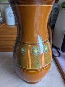 Ceramiczny wazon brązowy w kwiaty