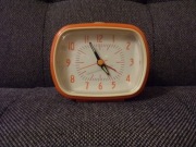 Budzik na baterię AA quartz