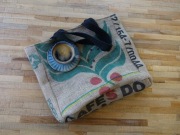 Torebka z jutowego worka po kawie