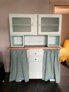 Piękny miętowy kredens 